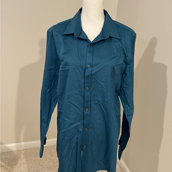 Set of 2 Men’s Formal Button Down Dress Shirts - Picture 5 of 10